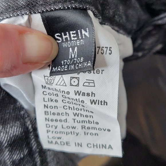 Shein Black High Rise Denim Shorts Medium NWOT - Picture 3 of 5